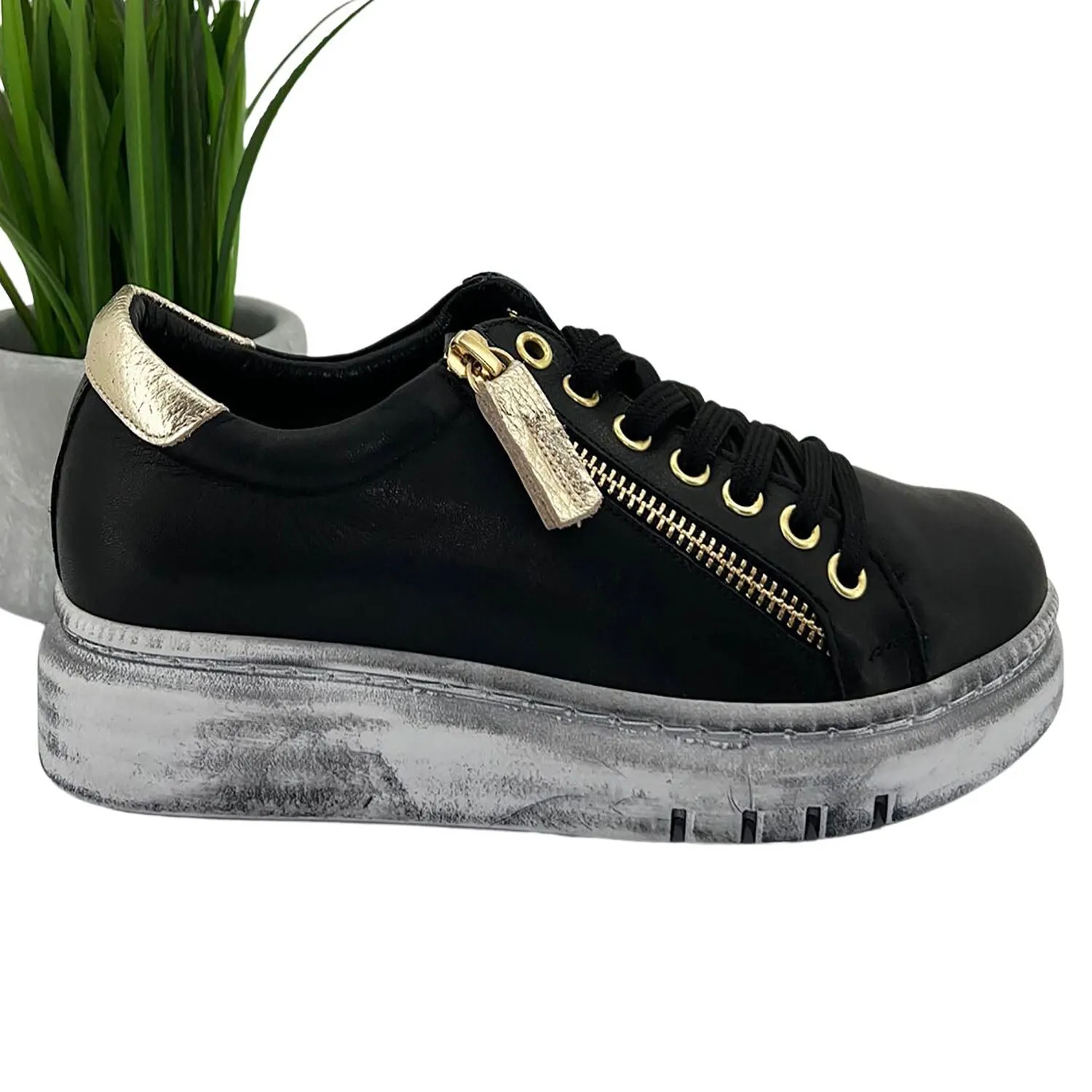 Tatter Sneaker - Black/Gold - RS3